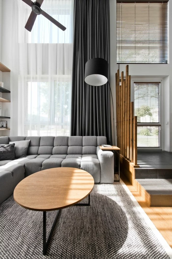 skandinavisch einrichten wohnideen wohnzimmer graues sofa lange gardinen