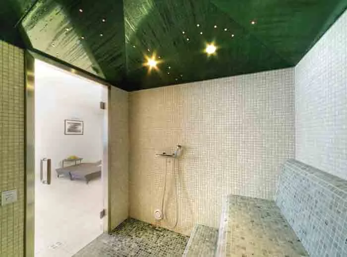 wandfliesen badgestaltung naturstein sauna ausstattung