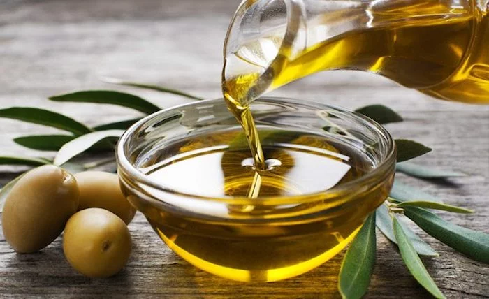gesundes Mittagessen Olivenöl
