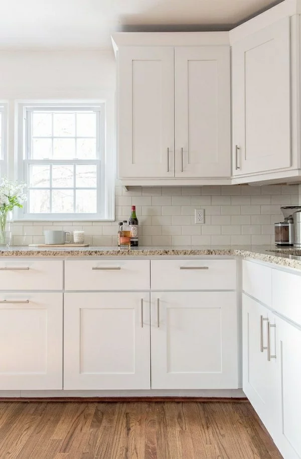 küchenmöbel küchenschränke weiß und braun