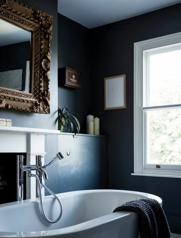 Badezimmerdesign glanzvoll und schwarz
