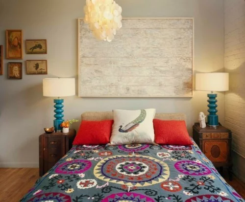 ideen schlafzimmer eklektisch farbige bettdecke schöne wanddeko