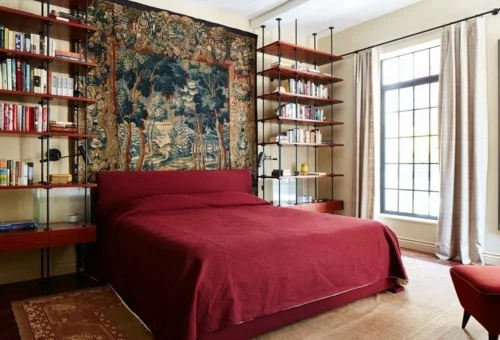 ideen schlafzimmer eklektisch vintage wandregale helle gardinen