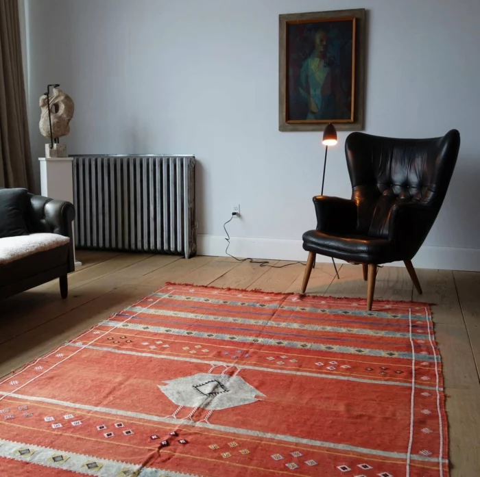 marokkanische teppiche roter teppich schwarzer sessel