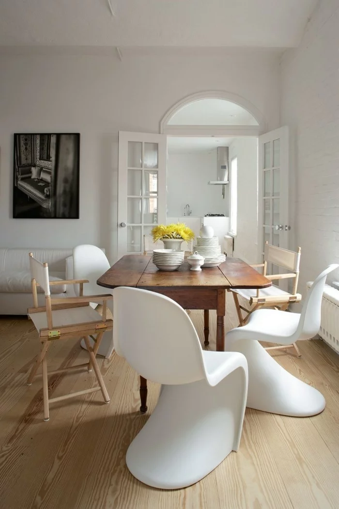 moderne stühle esszimmer weiße stühle schöner holzboden