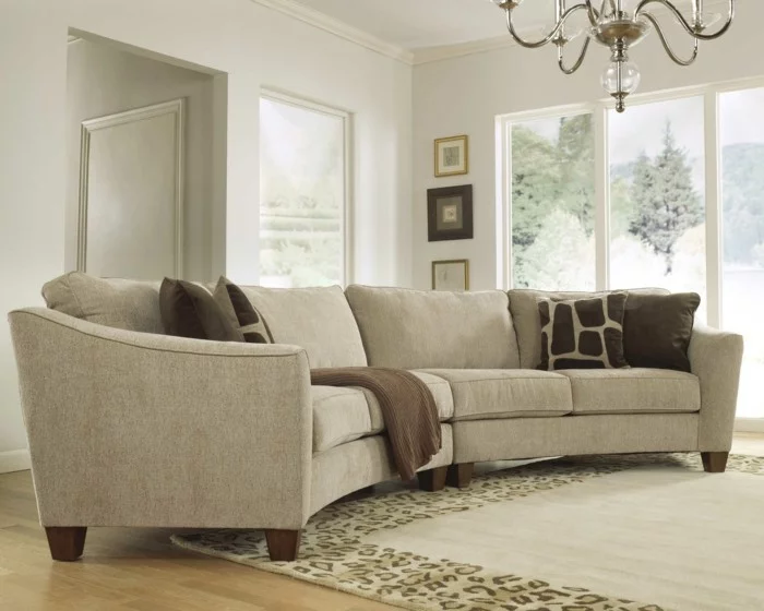 rundes sofa helles design schicke dekokissen