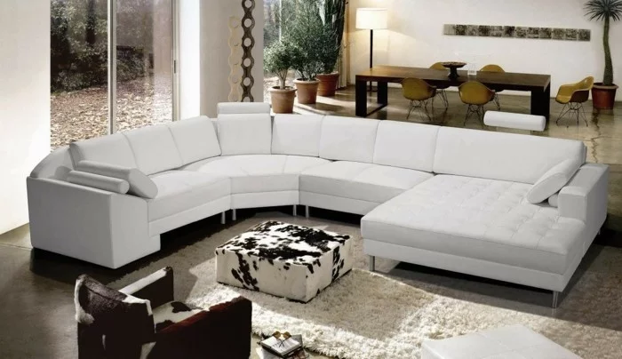 rundes sofa modernes weißes rundsofa kuhfellsofa couchtisch weicher teppich
