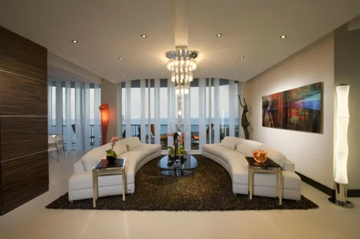 rundes sofa rundsofas weiß zwei wohnzimmer einrichten couchtisch glas blumen