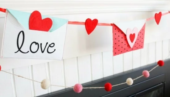 dekoration mit briefumschlägen valentinstag ideen