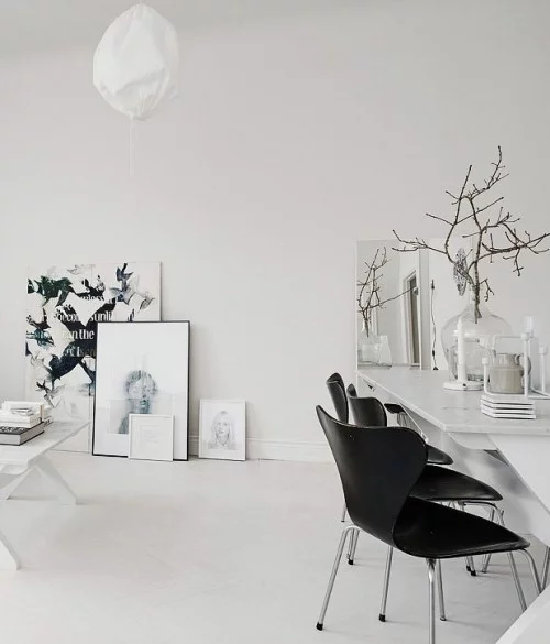 Behagliches Wohnzimmer weiß schwarz skandinavisches Design