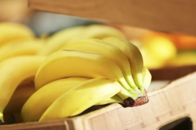 Korb mit Bananen