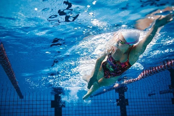 Schwimmen perfektes Training nie mit vollem Magen