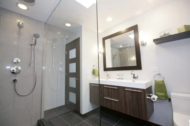 Badezimmerspiegel klassischer Rahmen design tolle Ideen