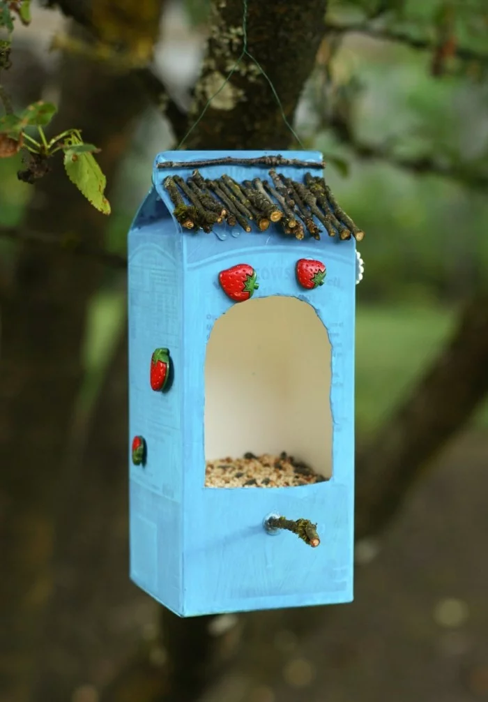 Recycling basteln Vogelfutterhaus bauen Müll reduzieren