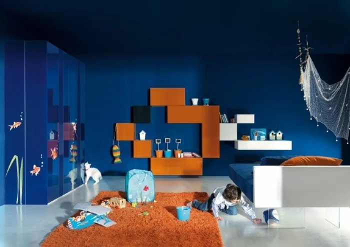 farbgestaltung kinderzimmer blaue wände oranger teppich