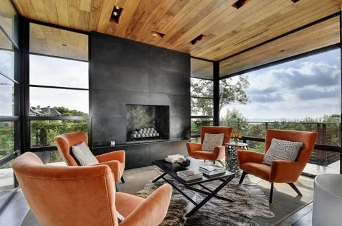 terrassenkamin schwarze feuerstelle orange sessel moderne terrasse