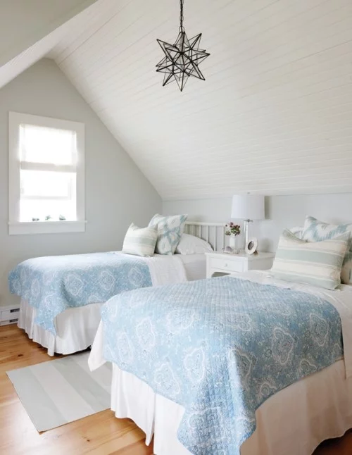 Frische Brise vom Meer blau-weiß gestaltetes Schlafzimmer sehr einladend