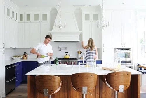 moderne Küche weiß marineblau schönes Design
