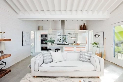 offenes Raumkonzept Wohnzimmer weiße Couch sehr ansprechend