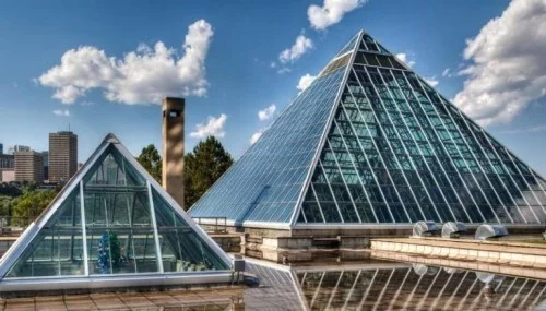 Glaspyramide in Edmonton Alberta Kanada