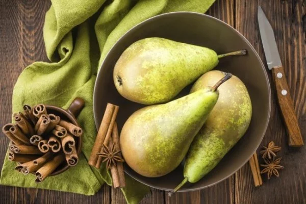 Grüne Birnen gute Quelle gesunder Nährstoffe Superfood für Leute über 50