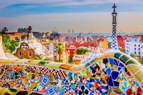 Ausgewählte Reiseziele im September Park Güell Barcelona große Attraktion