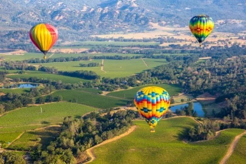 Reiseziele im September Napa Valley Ballonfahrt unternehmen die Landschaft von oben bewundern