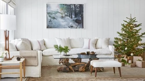Wohnzimmer im Landhausstil moderne Möbel in Weiß rustikales Flair in der Dekoration