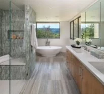 Einfache Ideen für Badezimmergestaltung mit wohnlichem Luxus-Charakter