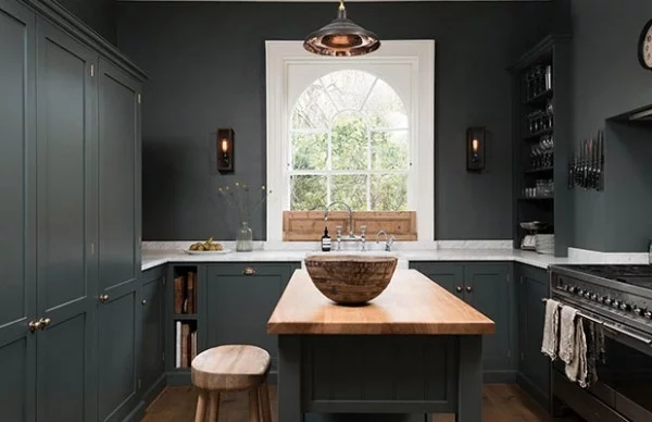 Küchendesign in dunklen Farben elegante Kücheninsel
