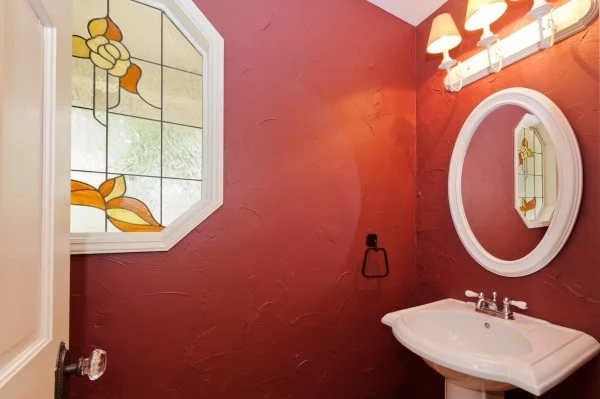 badezimmer gestaltungsideen romantisches rot-rosa