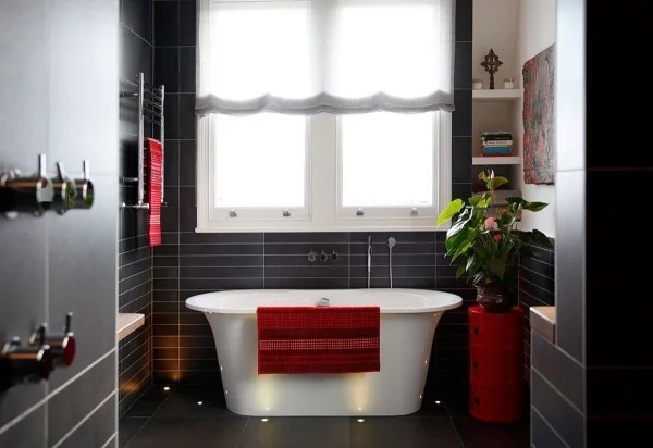 badezimmer gestaltungsideen tolle roten textilien