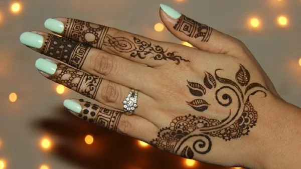 tattoo ideen mit henna handrücken 