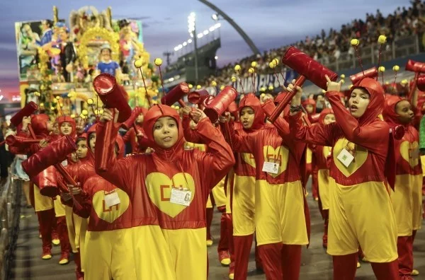 gelb und rot toll karnevalskostüme ideen