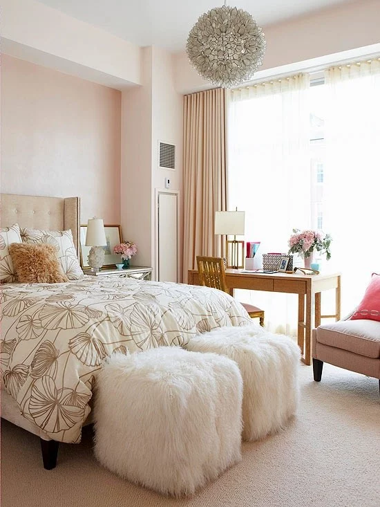 Romantisches Schlafzimmer Ideen Hocker aus Kunstfell
