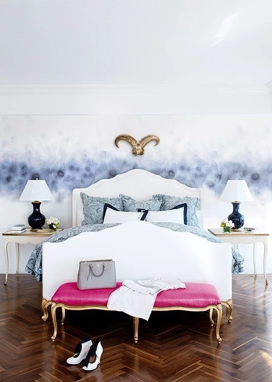 Schlafzimmer Ideen frische Farben und verspielte Muster Farbakzent in Violett