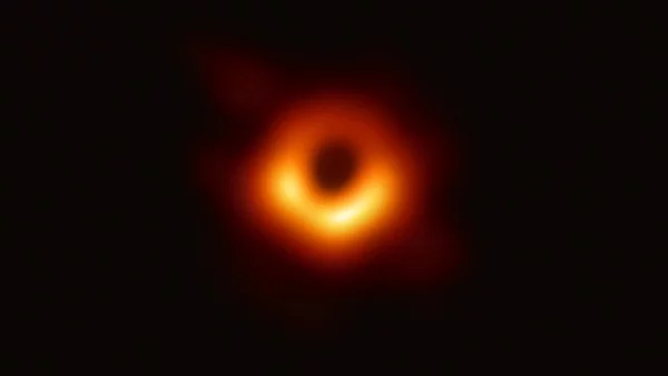 Schwarzes Loch im Weltraum erste Bilder Pressekonferenzen wissenschaftlicher Durchbruch
