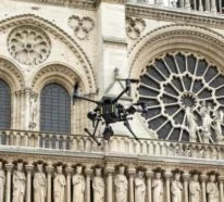 Zwei Drohnen und ein Feuerwehrroboter halfen, das Notre Dame Feuer zu stoppen
