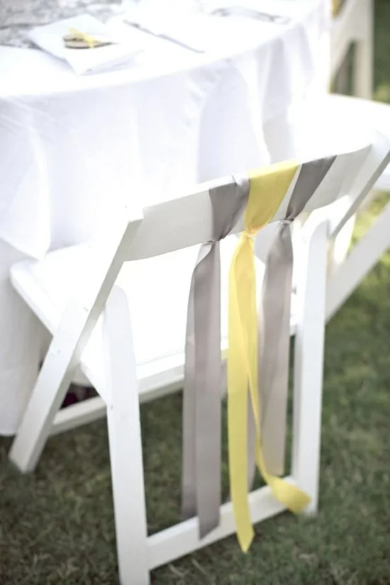 hochzeitsdeko selber machen stühle dekorieren mit stoffbändern