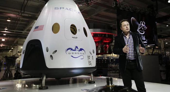 Elon Musk seine berühmte Kapsel für schnelles Reisen