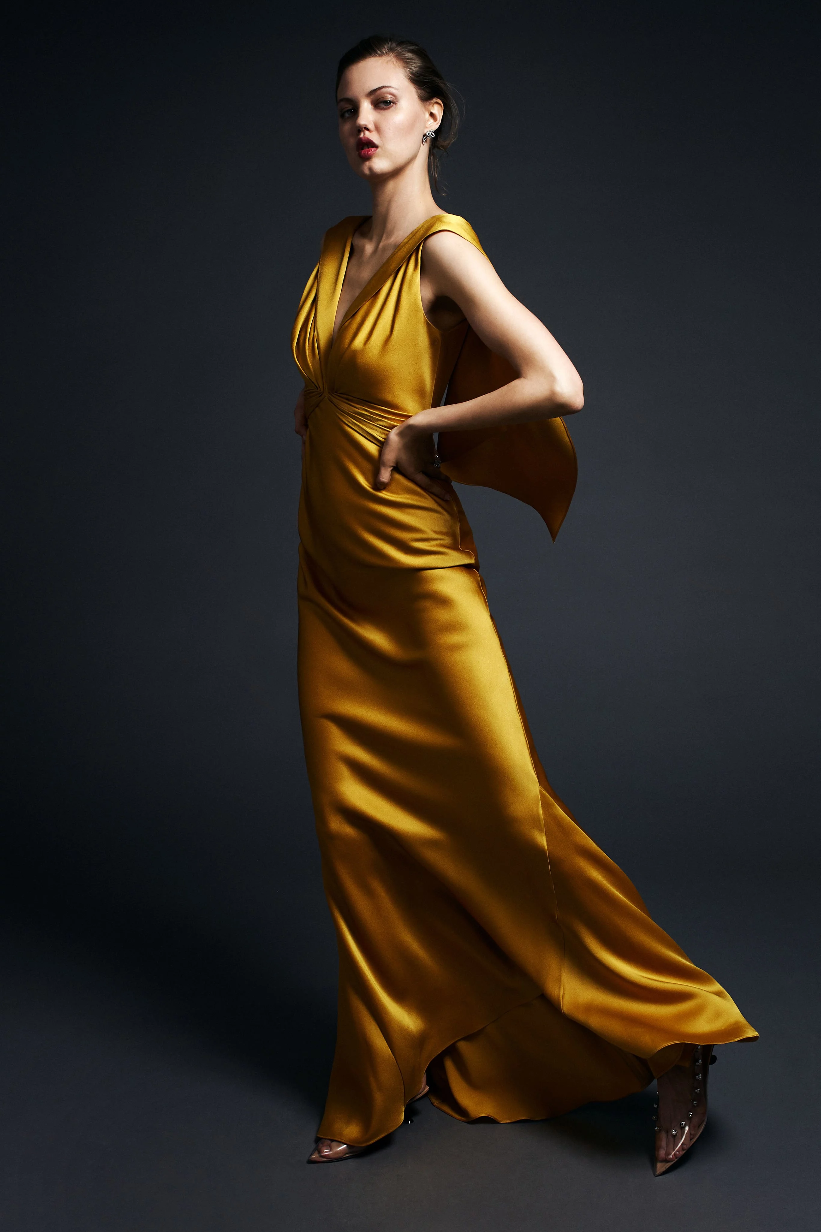 Modetrends goldenes Kleid
