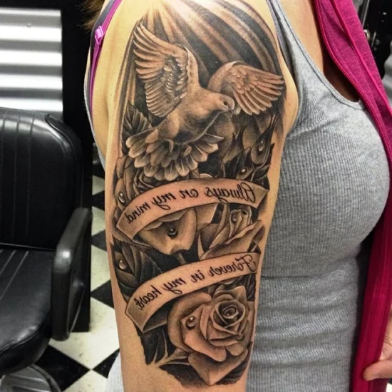 halb sleeve tattoo ideen für frauen mit taube und rosen
