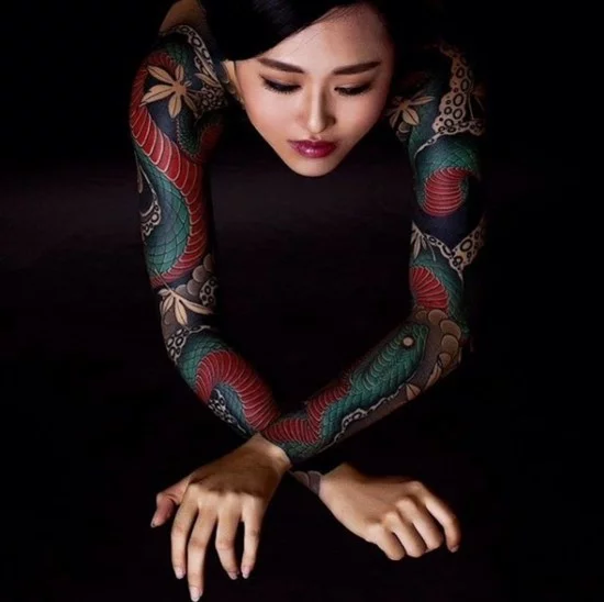 japanische ganz sleeve tattoo ideen für frauen