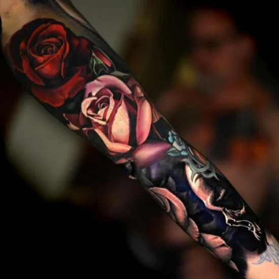 rosen sleeve tattoo ideen für frauen