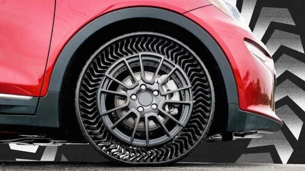 Michelin und General Motors entwickeln luftlose Reifen uptis montiert an einem auto