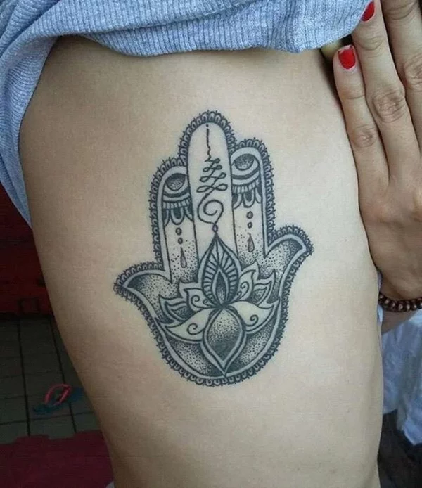 lassisches hamsa tattoo für frauen