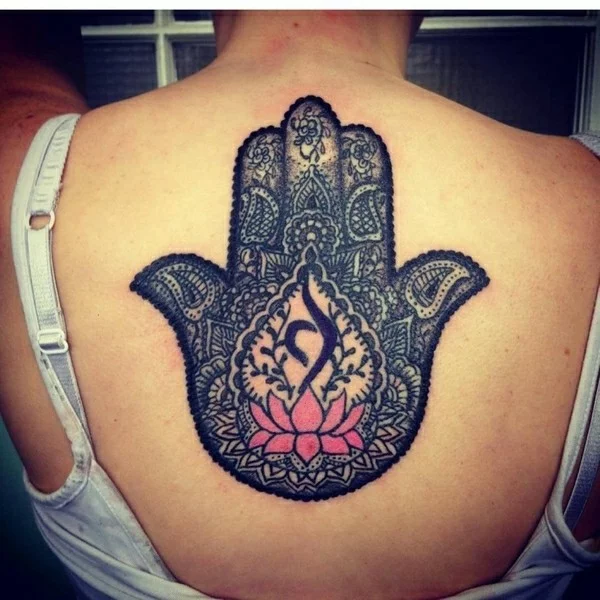 lotus hamsa tattoo rücken