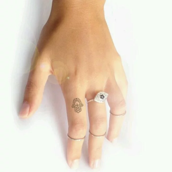 mini hamsa tattoo am finger
