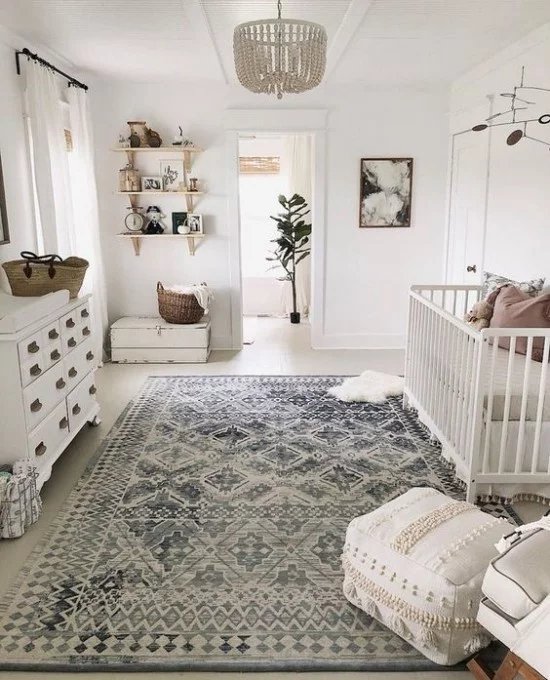 Babyzimmer Deko Ideen großes helles Zimmer mit Liebe gestaltet mit Behaglichkeit