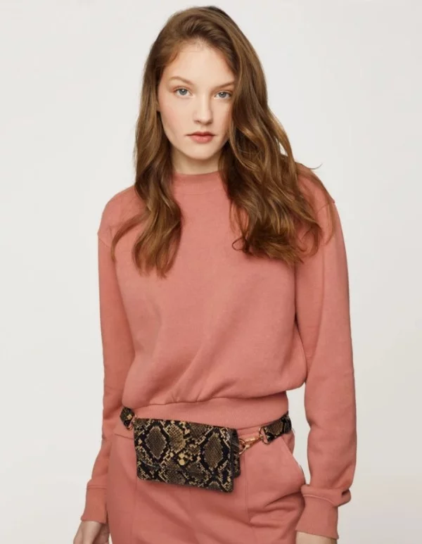 Der Damen Sweatshirt Trend bleibt auch 2019 stark elengant und weiblich in rosa